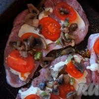 Запеченная свинина с грибами и помидорами Как приготовить свинину с грибами шампиньонами под сыром в духовке