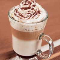 Кофе и шоколад Освежающий напиток с кофейно-мороженым наполнителем